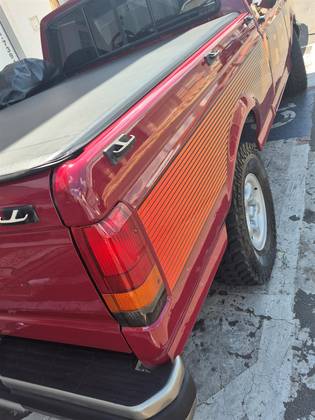 FORD F-1000 3.9 SUPER SÉRIE 4X2 CS 8V TURBO DIESEL 2P MANUAL